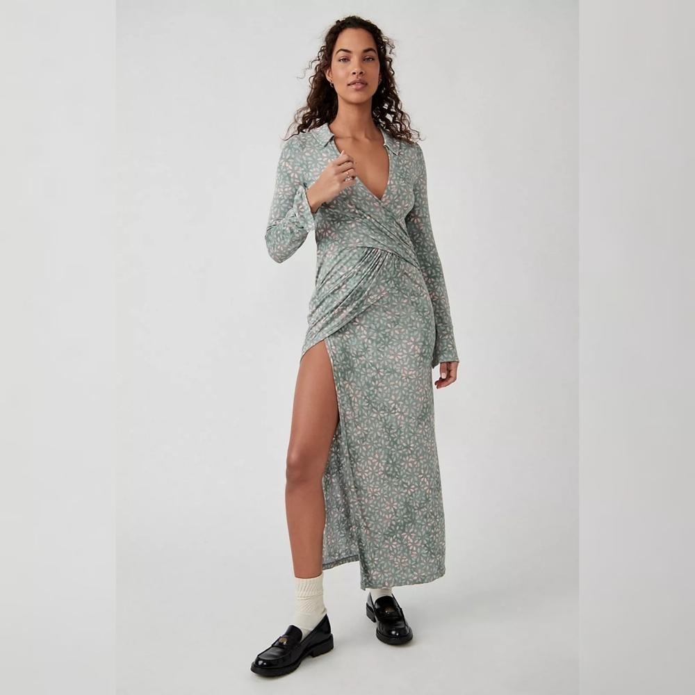Free‎ People Shayla Wrap Midi Dress In Sky Floral With Gray Background